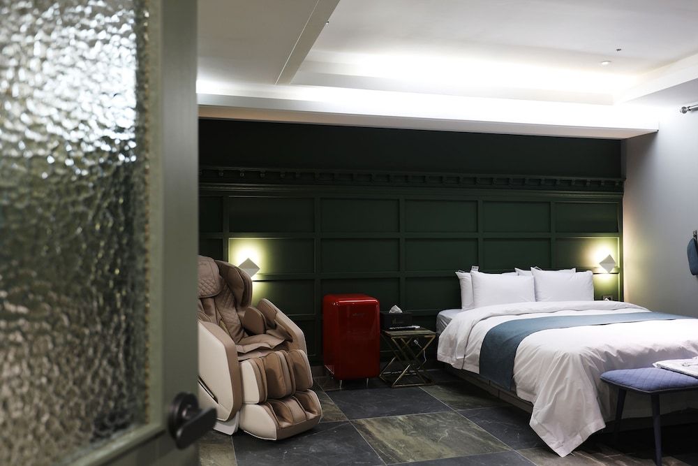 El Tower Hotel Royal Suite (No breakfast on Mondays) 4