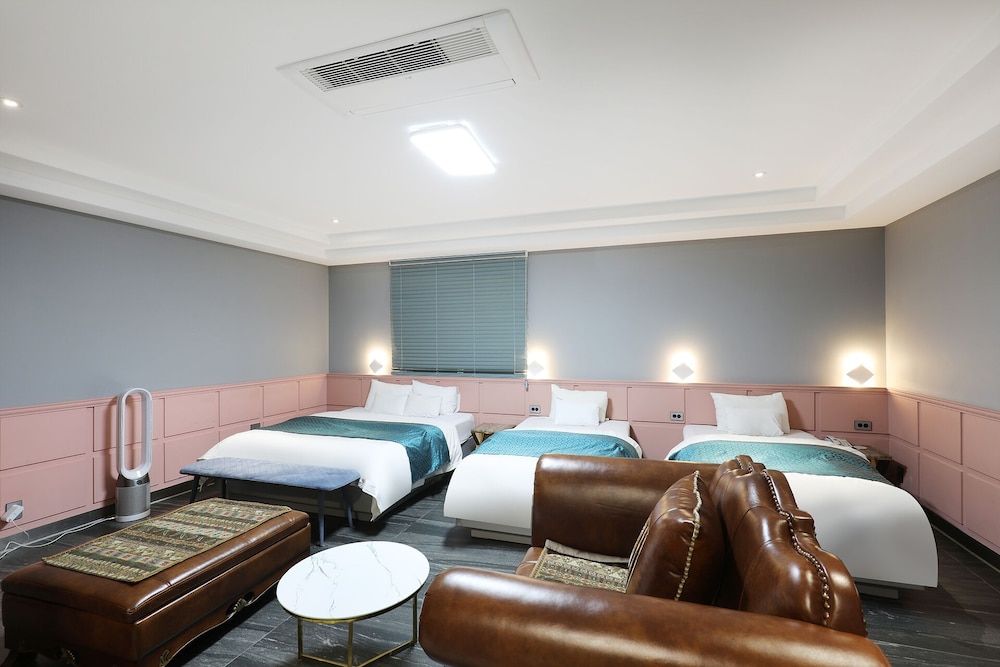 El Tower Hotel Premium Triple Room (No breakfast on Mondays) 5