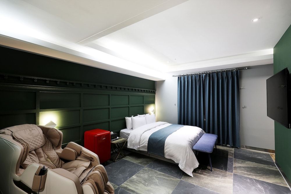 El Tower Hotel Royal Suite (No breakfast on Mondays) 2