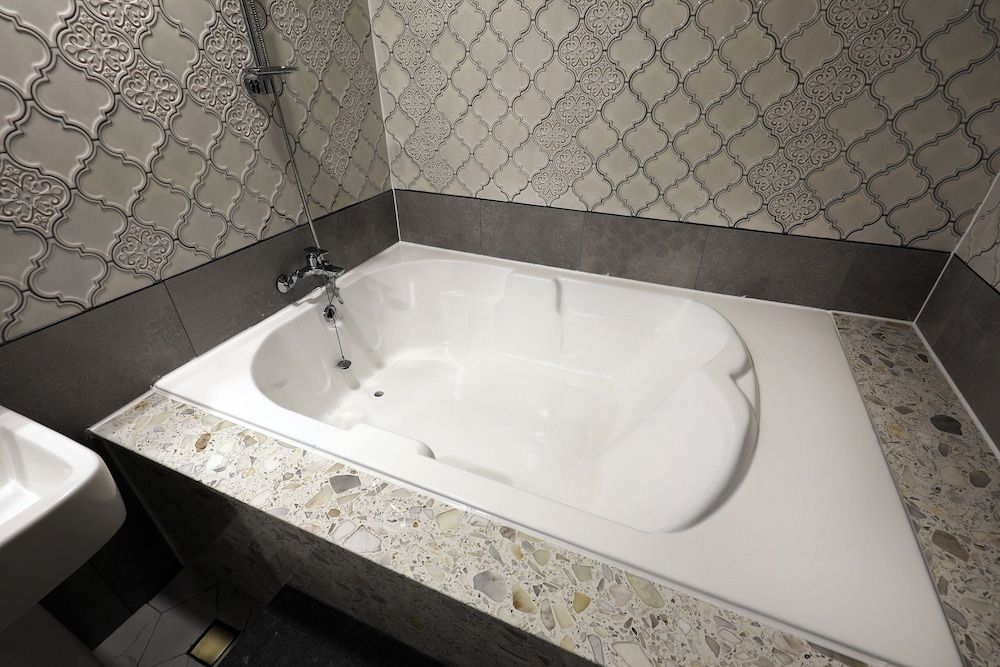 El Tower Hotel Deluxe Twin Room (No breakfast on Mondays) 9