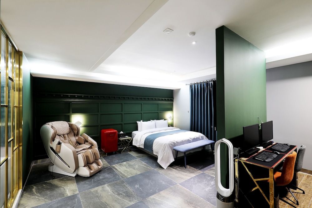 El Tower Hotel Royal Suite (No breakfast on Mondays) 5