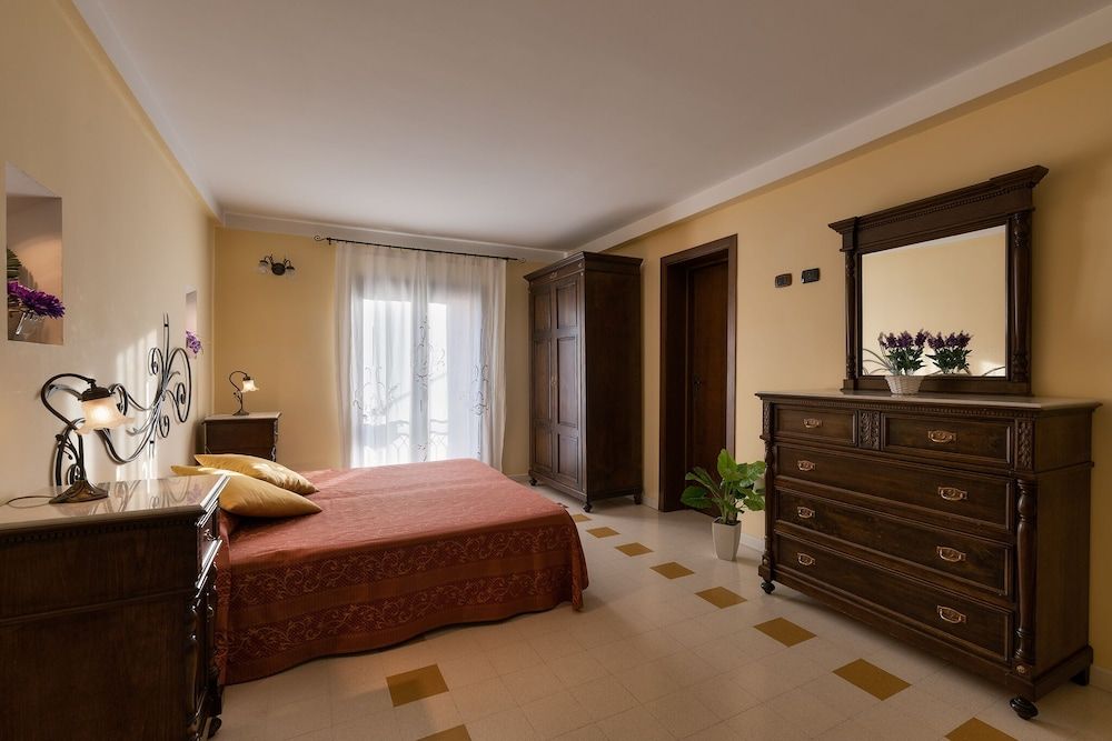 Casa Manzella Deluxe Room