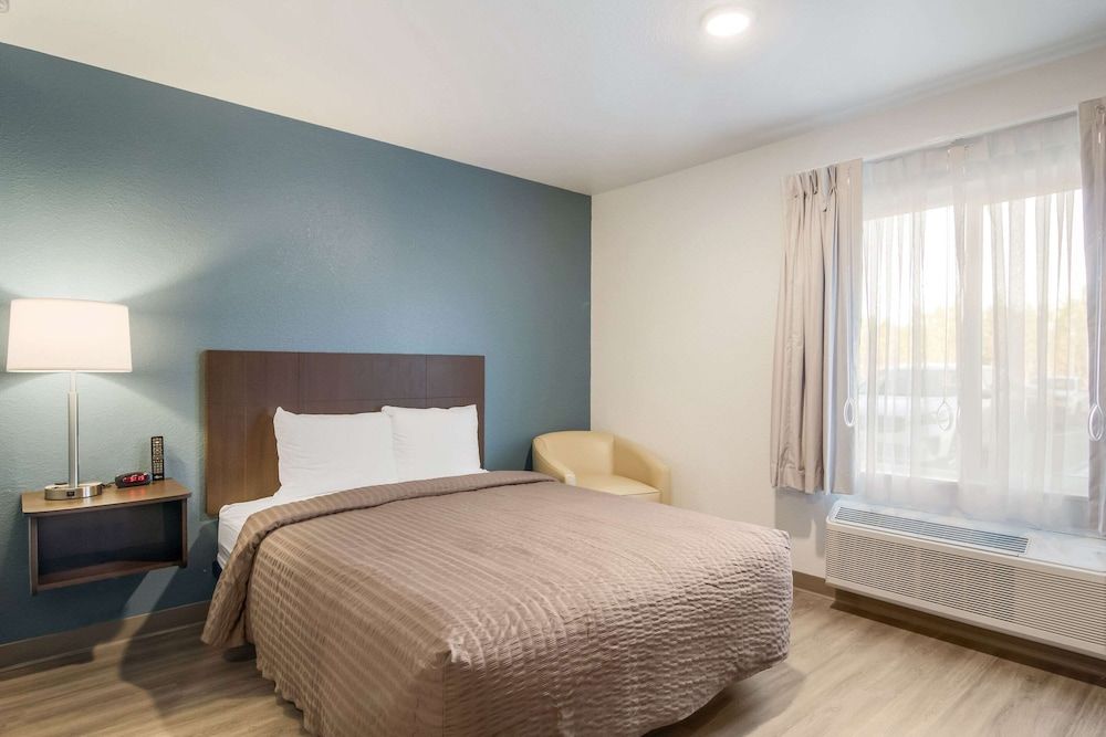 Queen Suite w/ Dishwasher (Dishes/Cookware Included)