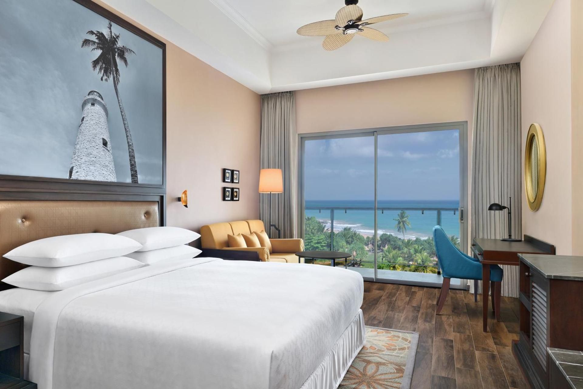 Deluxe Guest room, 1 King, Ocean view, Balcony
