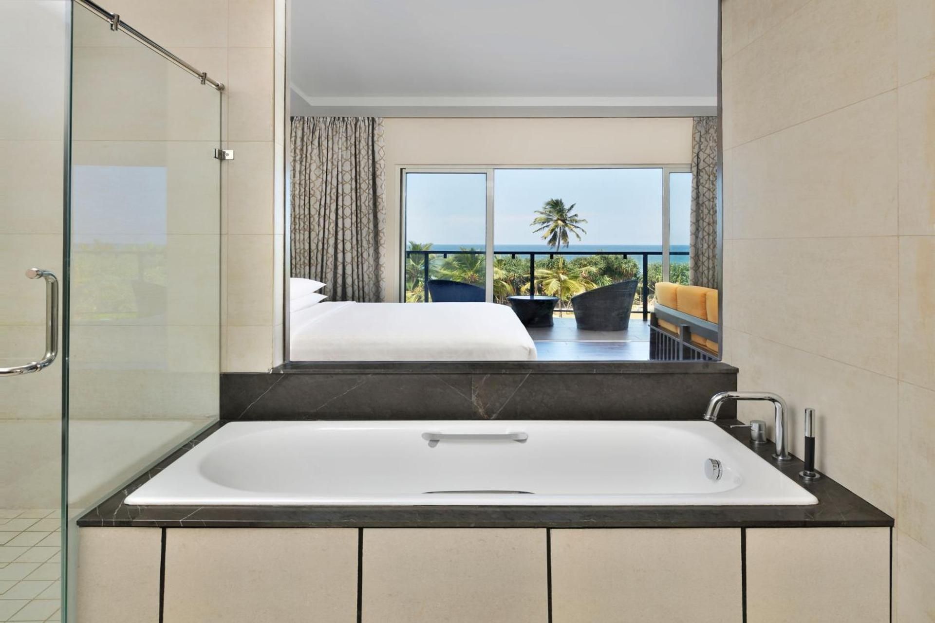 1 Bedroom Junior Suite, 1 King, Ocean view, Balcony