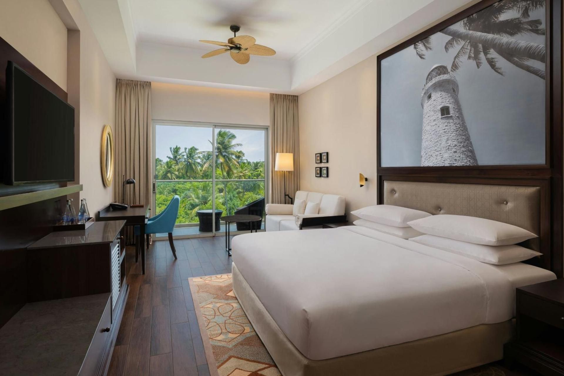 Deluxe Guest room, 1 King, Garden view, Balcony