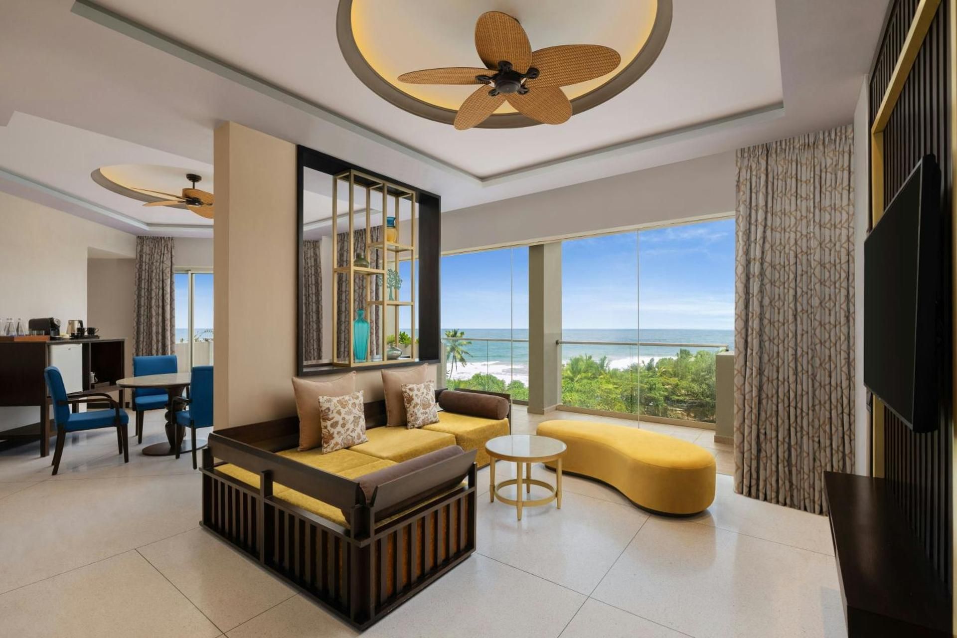 Bedroom Suite, 1 King, Ocean view, Balcony
