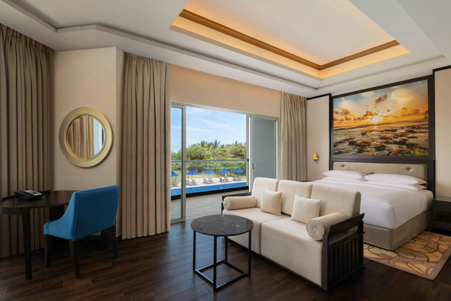 1 Bedroom Junior Suite, 1 King, Ocean view, Balcony