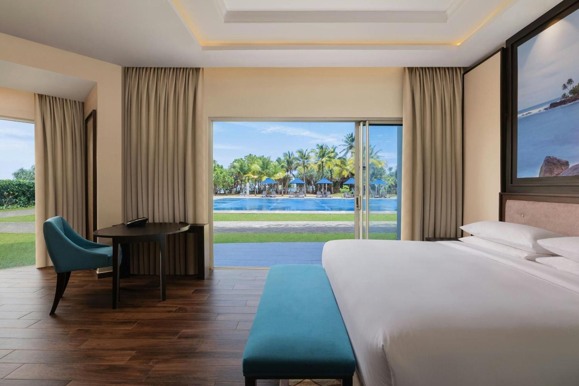 Superior, Suite, 1 King, Garden view, Balcony