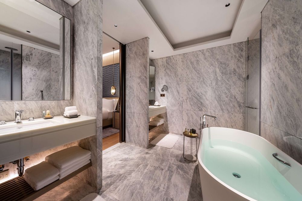 Deluxe Suite, 1 King Bed