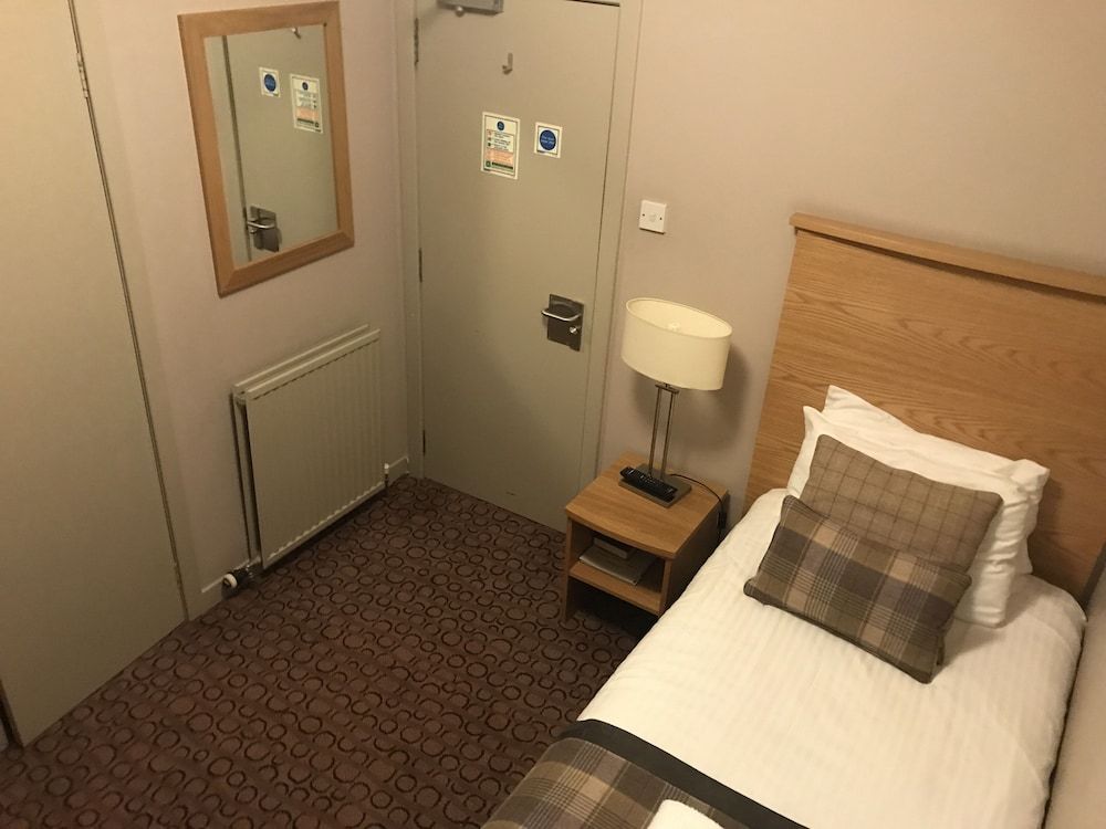The Buchan Hotel Standard Single Room, Ensuite 3