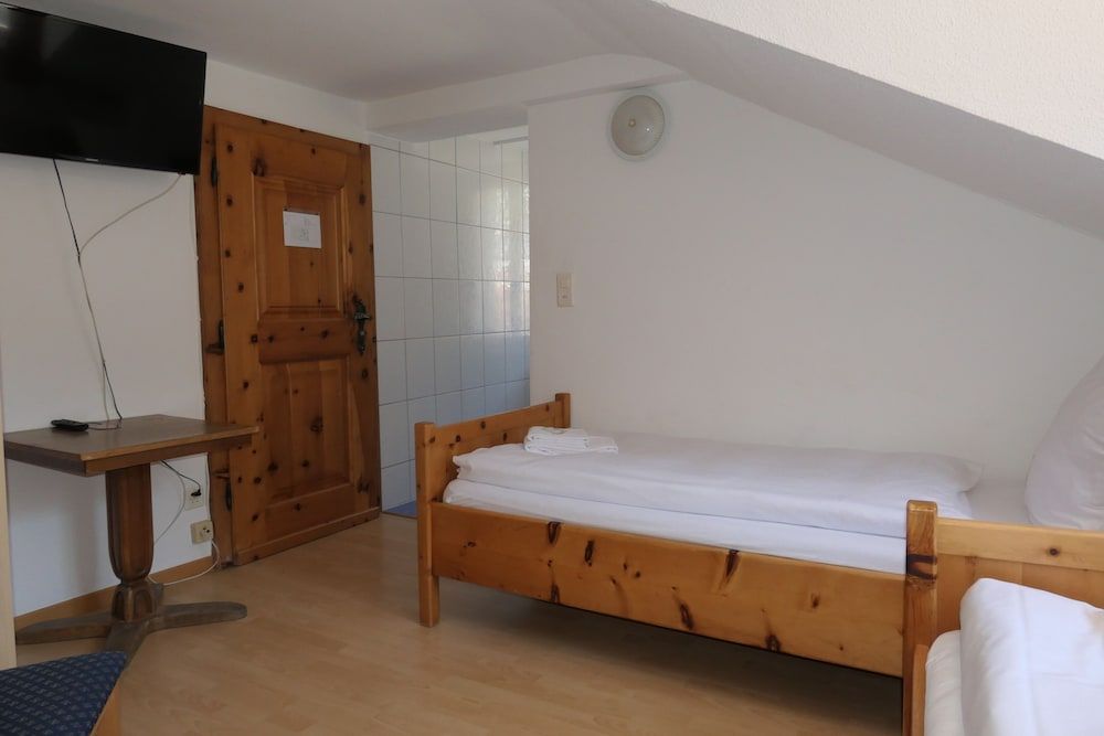 Twin Room (Shared Toilet)