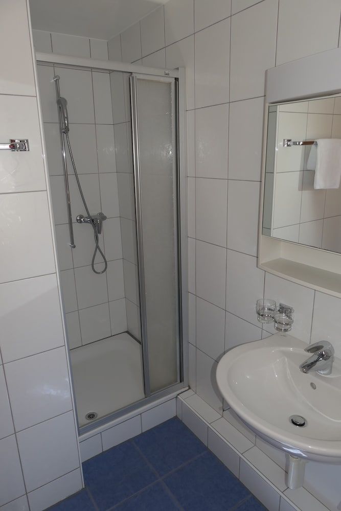 Hotel Franziskaner Double Room (Shared Toilet) 4