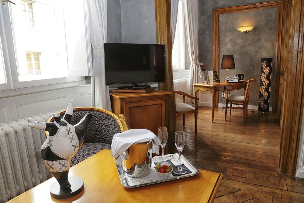 Hôtel d'Haussonville Deluxe Suite, 1 Bedroom, Non Smoking (Alicante) 3