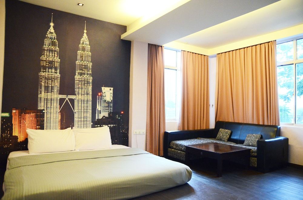 undefined Newland Hotel