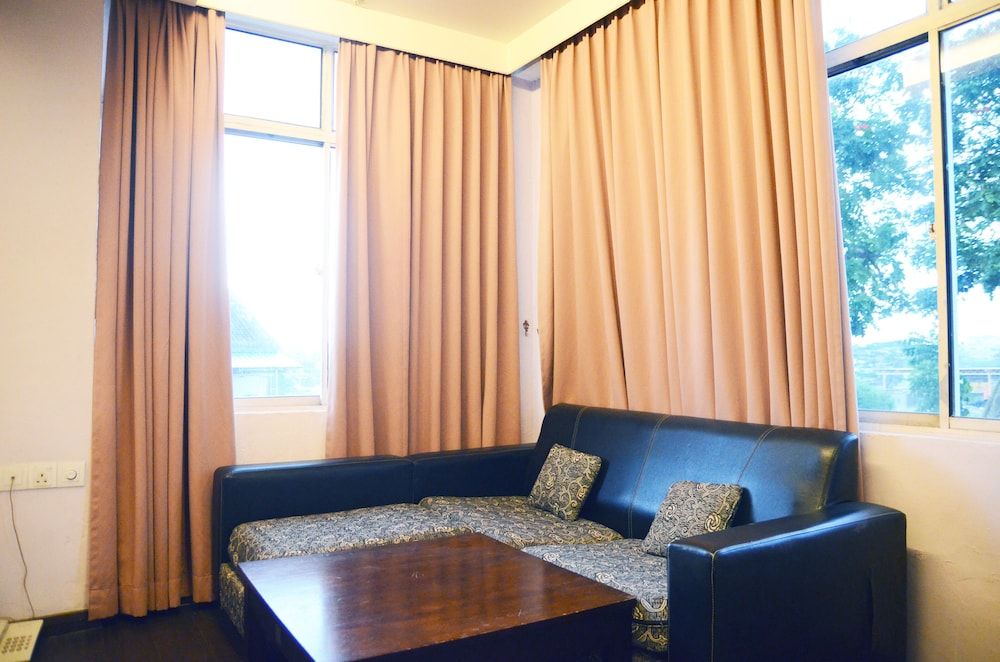 undefined Newland Hotel 10
