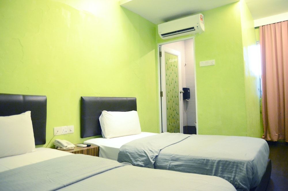 undefined Newland Hotel 4