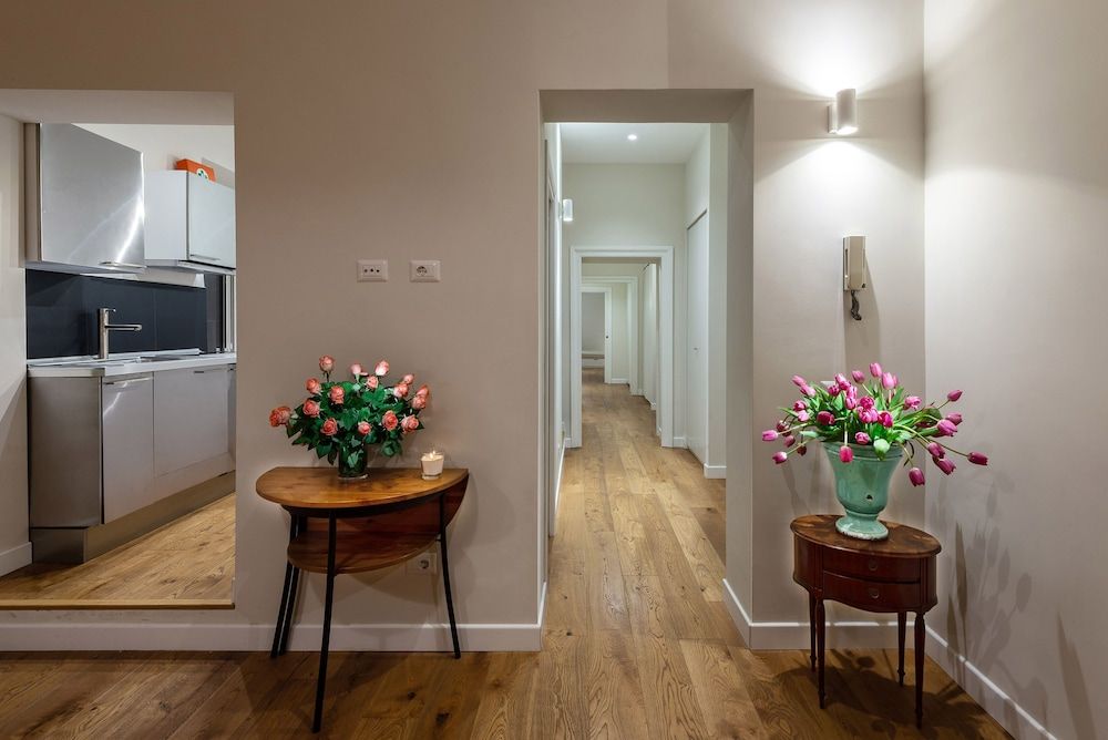 undefined Tula Inn 9