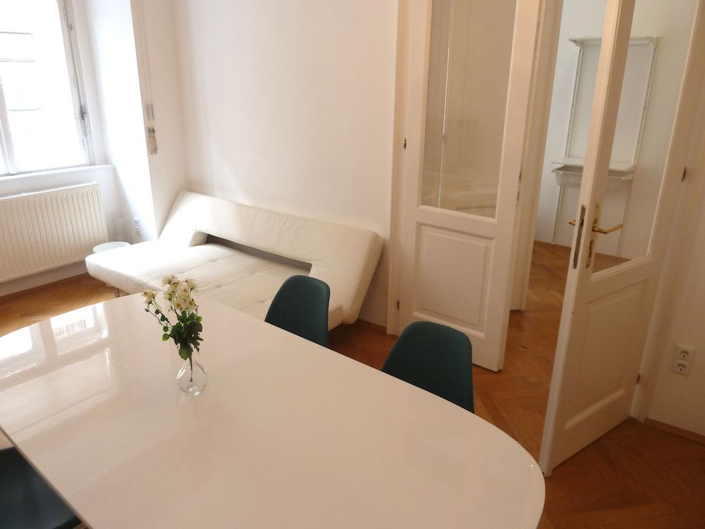 Sobieski Apartments St. Stephen Cathedral City Apartment, 2 Bedrooms (A26) 9