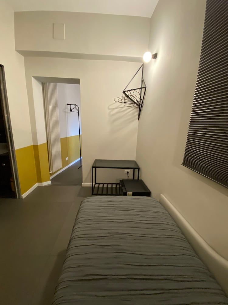 Cavour Urban Rooms Triple Room, Private Bathroom 2