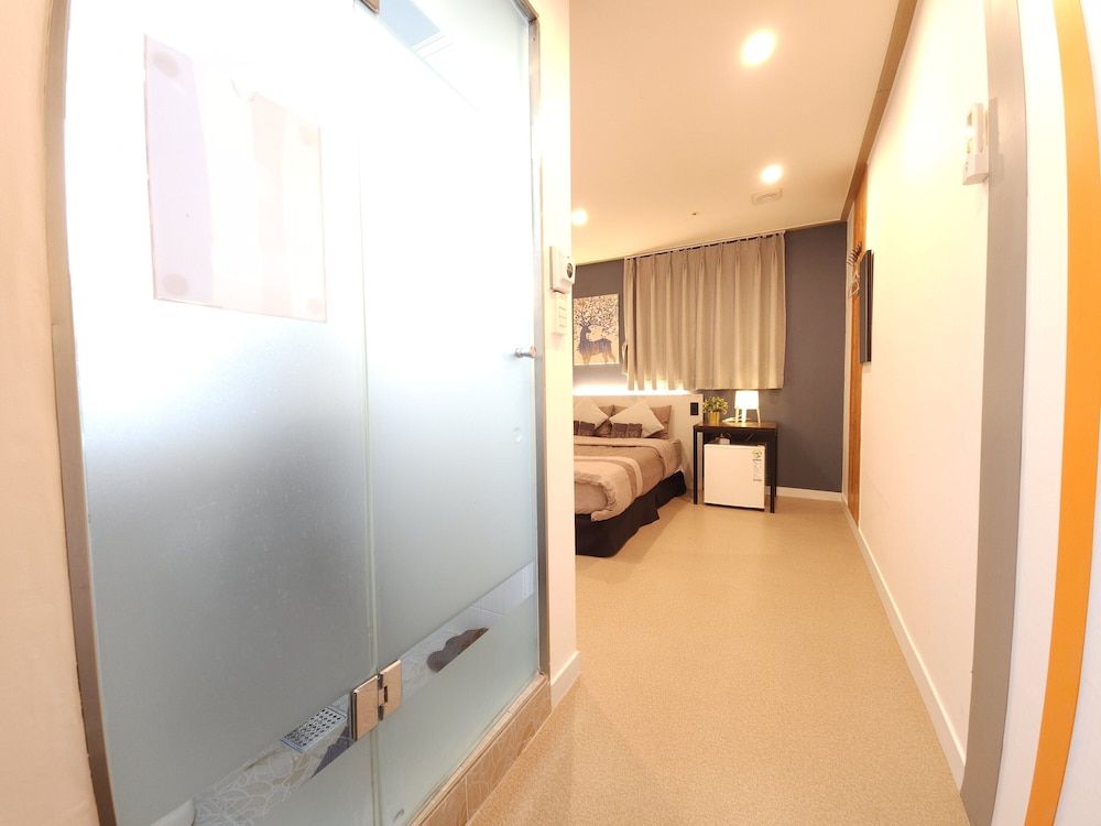 OYO Hostel Myeongdong 3 Double Room 9