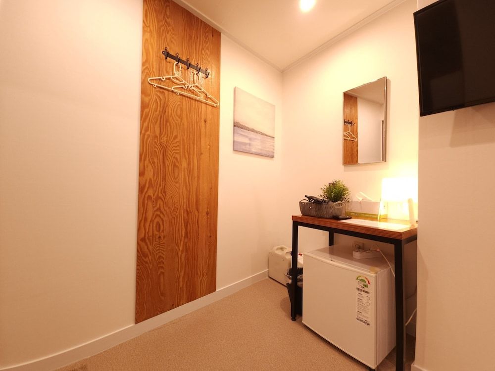 OYO Hostel Myeongdong 3 Double Room 8