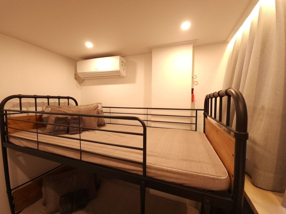 OYO Hostel Myeongdong 3 Twin Room 3