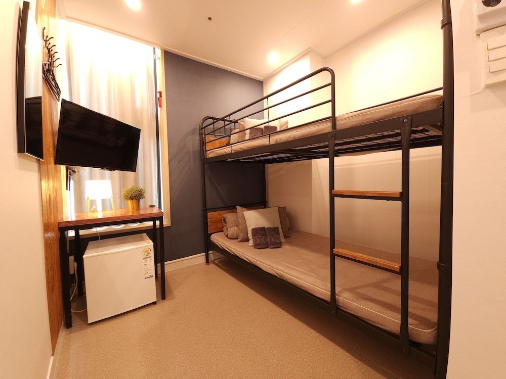 OYO Hostel Myeongdong 3 Twin Room 2