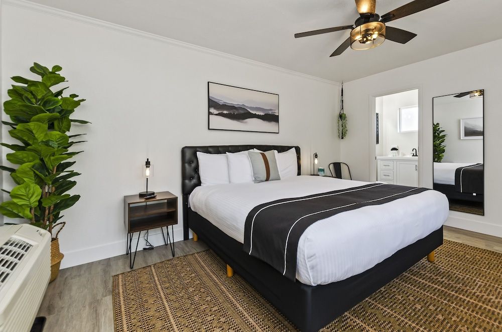 The Jeffrey Hotel Classic Room, 1 King Bed 13