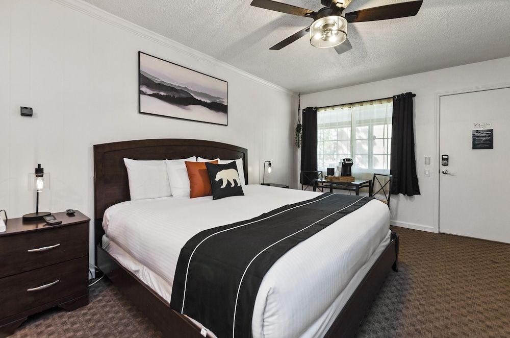 The Jeffrey Hotel Classic Room, 1 King Bed 14