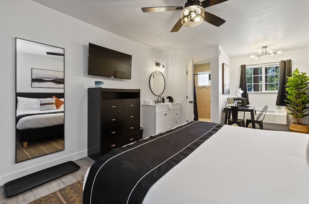 The Jeffrey Hotel Classic Room, 1 King Bed 8