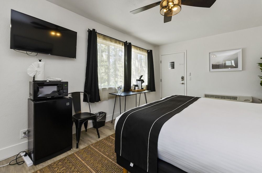 The Jeffrey Hotel Classic Room, 1 King Bed 9