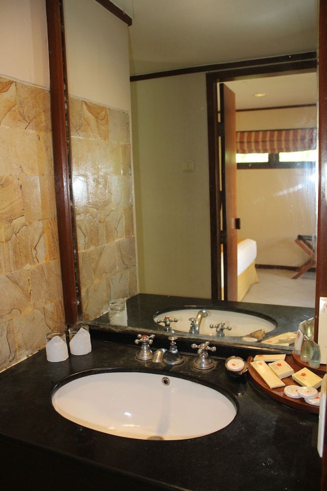 Tanjung Lesung Beach Hotel Cottage Mutiara 11