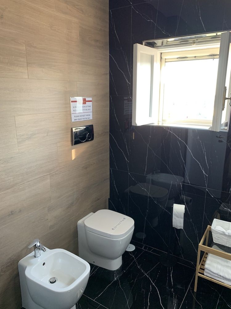 Di Palma Suite Museum Exclusive Triple Room, City View 11