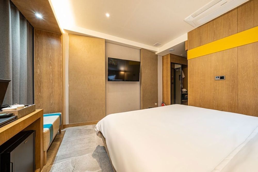 Hotel Ritz Standard Double Room, 1 Double Bed, Non Smoking 2