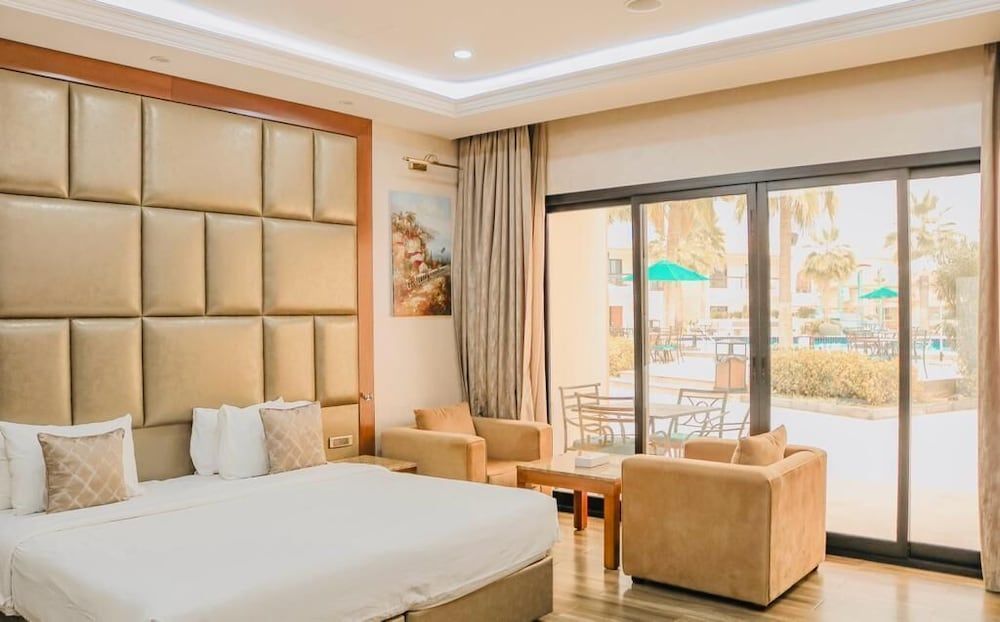 Palma Beach Resort and Spa Deluxe Room, Pool View 6