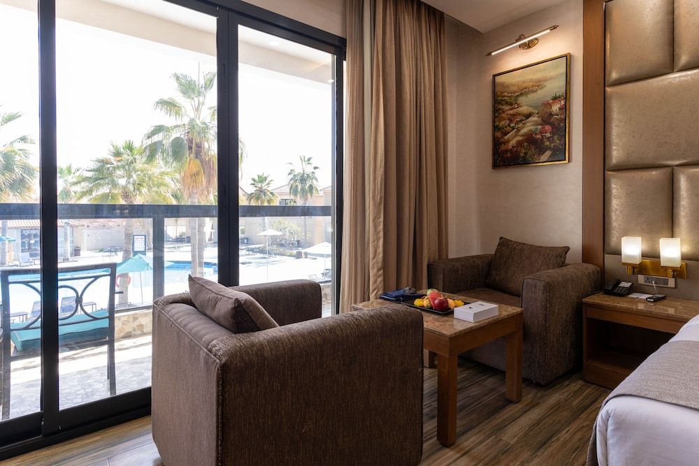 Palma Beach Resort and Spa Deluxe Room, Pool View 8