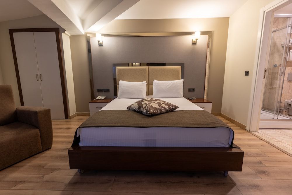 undefined Asia Business Suites 8