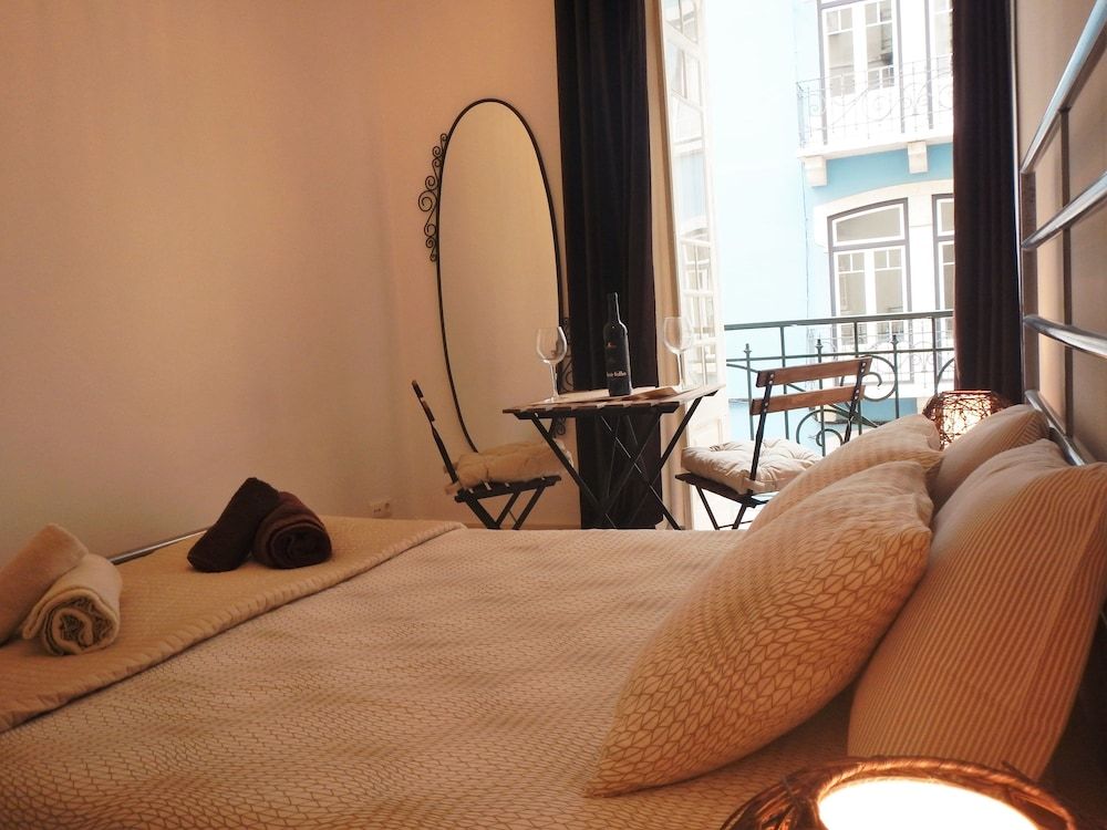Estrela Charming Rooms by Host-Point Double Room, Shared Bathroom (Earth Room) 3