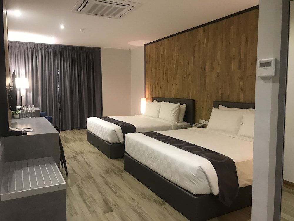 Frame Hotel Family Suite, City View 2