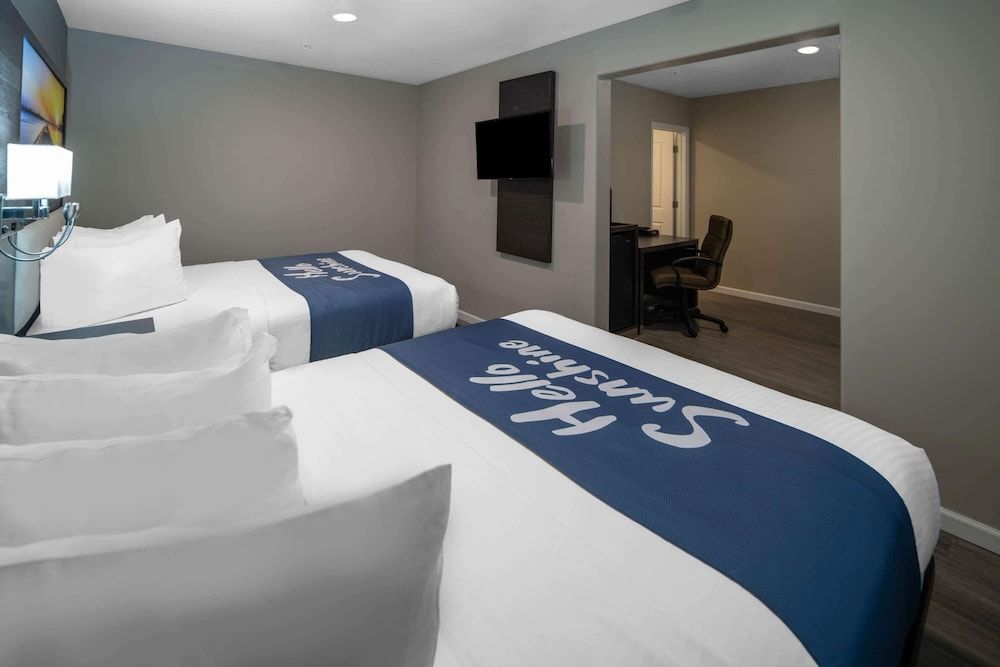 Room, 2 Queen Beds, Non Smoking