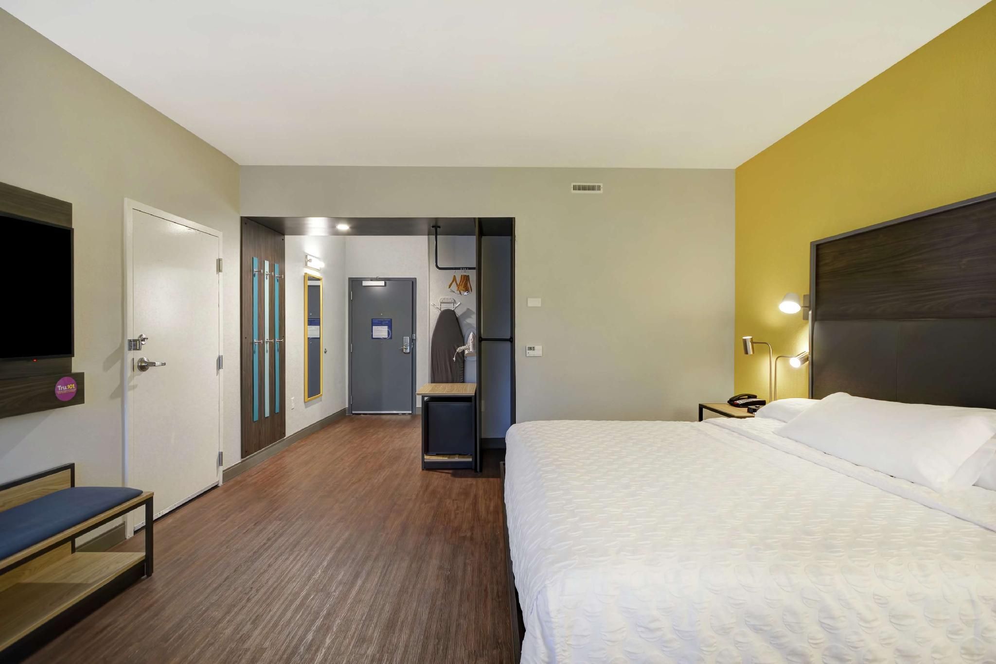 1 King Bed