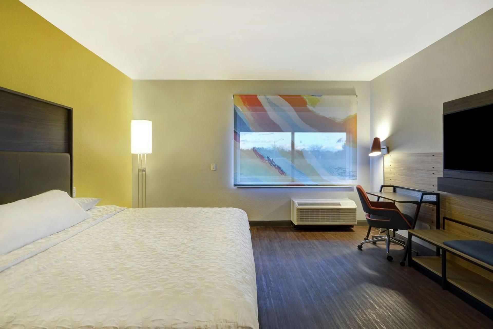 1 King Bed