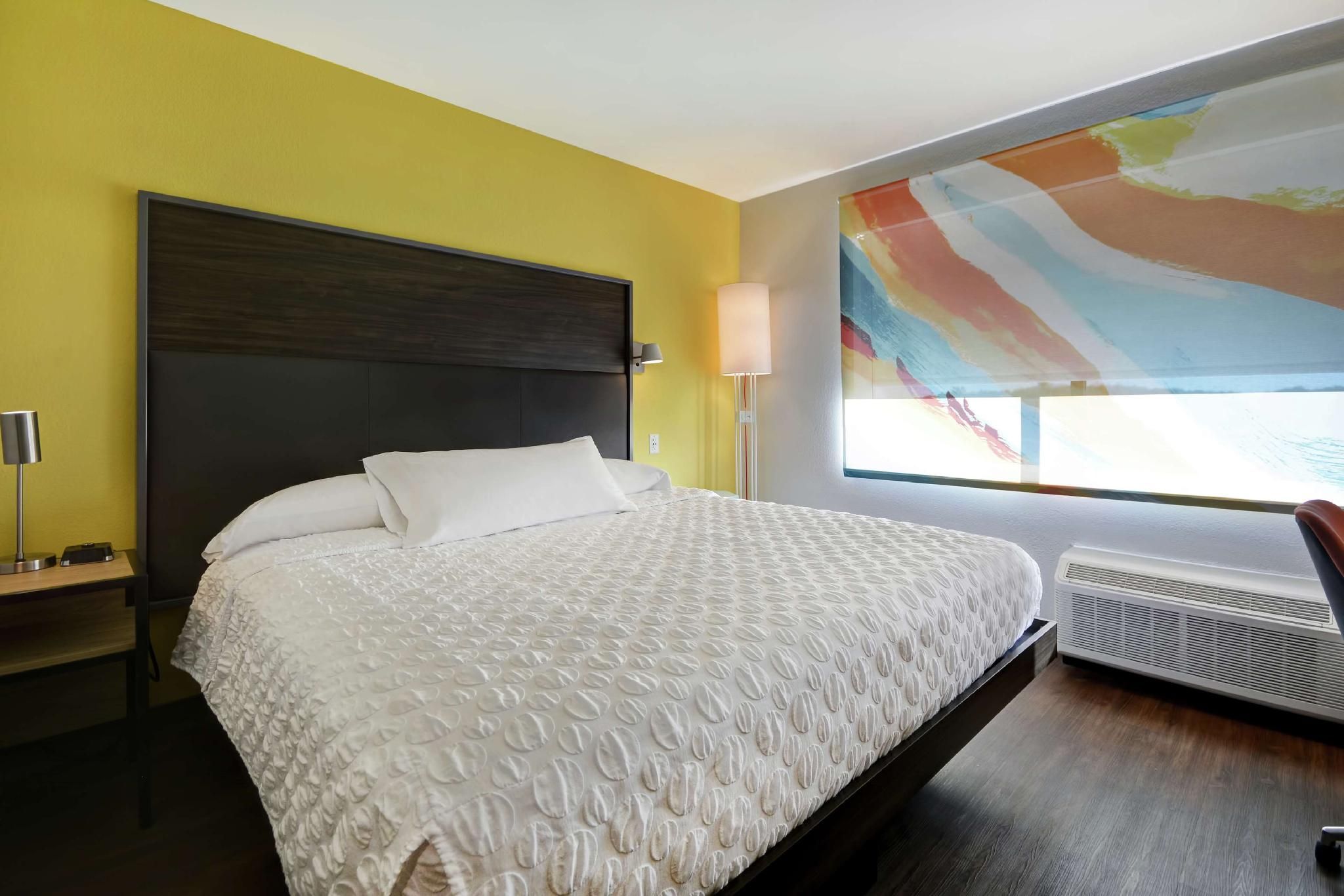 1 King Bed