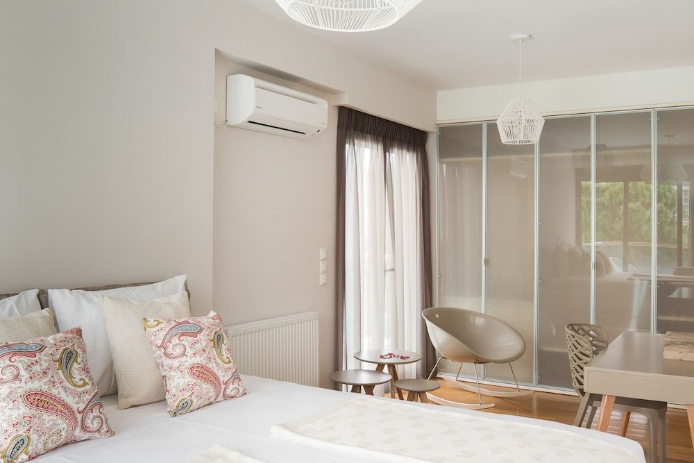 Magnolia - Elaia Luxury Ground Floor Condo with Private Pool and Garden
