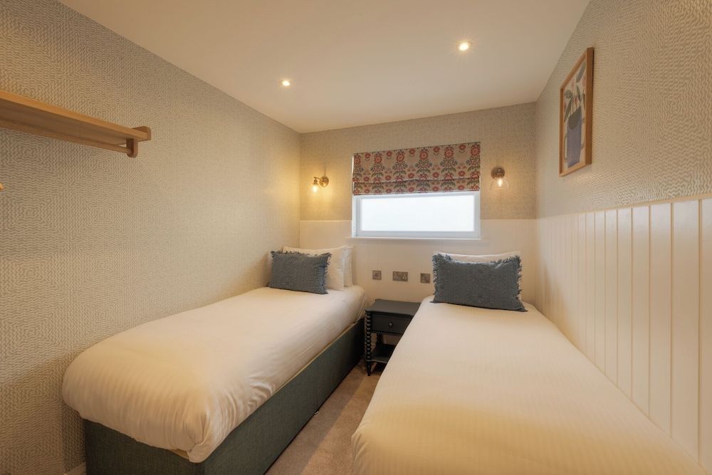 Florence Suite Hotel & Restaurant Small Twin with Shower (Garden Annex)