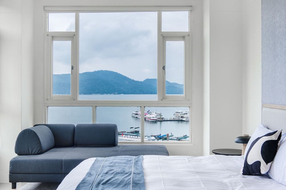 Shui Yang Lakeview House with Elevator Deluxe Lake View Double Room 7