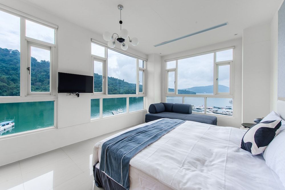 Shui Yang Lakeview House with Elevator Deluxe Lake View Double Room 2