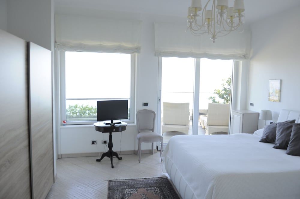 Maison Blanche Luxury B&B Taormina Double Room, Sea View 3