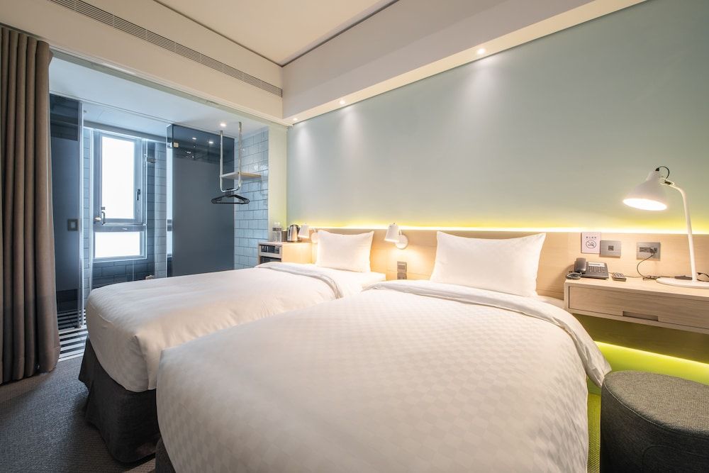 Hotel Ramble Run of House ( check in after 9pm)